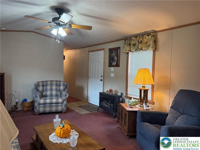 15 Chestnut Ridge Circle, Lower Towamensing Tp, PA 18058