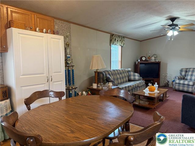 15 Chestnut Ridge Circle, Lower Towamensing Tp, PA 18058