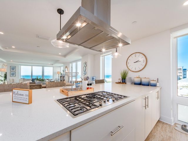 15 AVALON STREET 403, Clearwater Beach, FL 33767