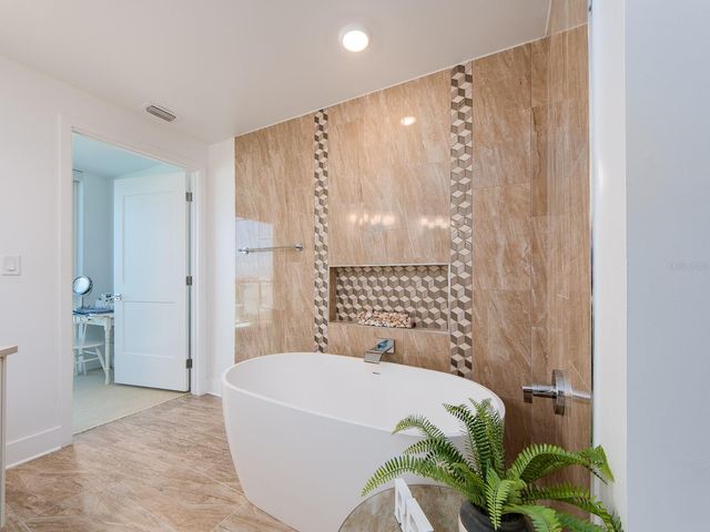 15 AVALON STREET 403, Clearwater Beach, FL 33767