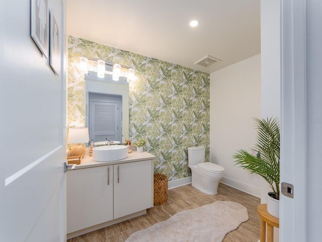 15 AVALON STREET 403, Clearwater Beach, FL 33767