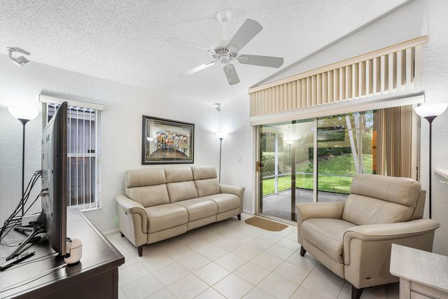 4927 NW 55th Boulevard, Coconut Creek, FL 33073