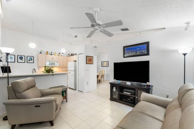 4927 NW 55th Boulevard, Coconut Creek, FL 33073