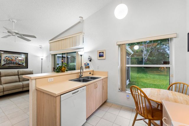 4927 NW 55th Boulevard, Coconut Creek, FL 33073