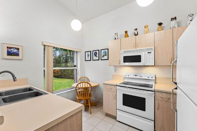 4927 NW 55th Boulevard, Coconut Creek, FL 33073