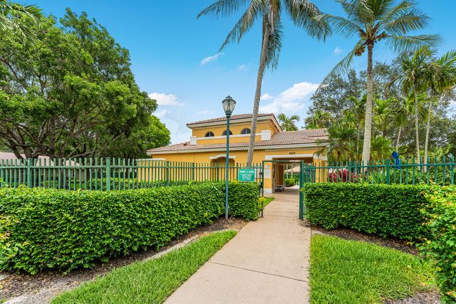 4927 NW 55th Boulevard, Coconut Creek, FL 33073