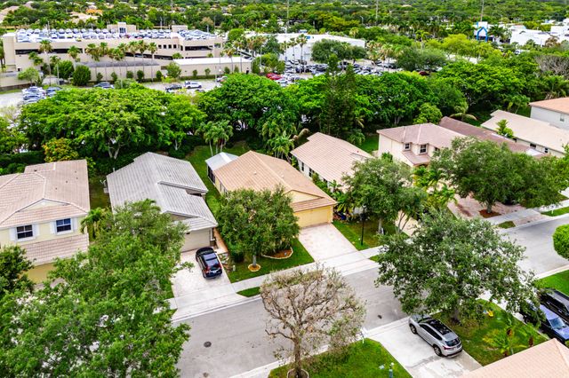 4927 NW 55th Boulevard, Coconut Creek, FL 33073