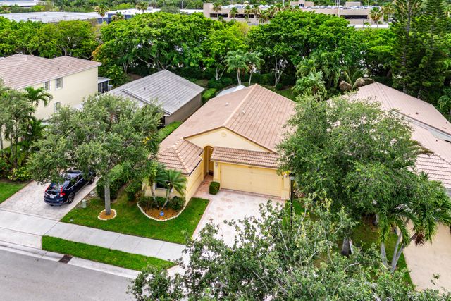 4927 NW 55th Boulevard, Coconut Creek, FL 33073