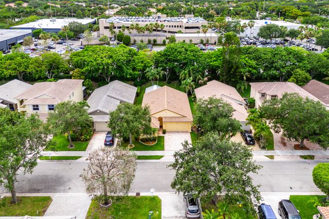 4927 NW 55th Boulevard, Coconut Creek, FL 33073