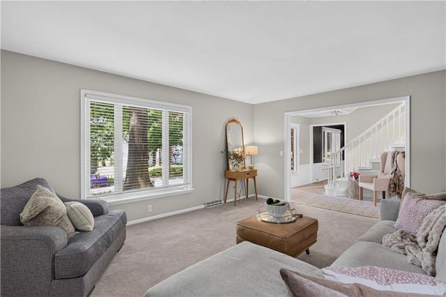 304 NW Aspen Street, Lee's Summit, MO 64064