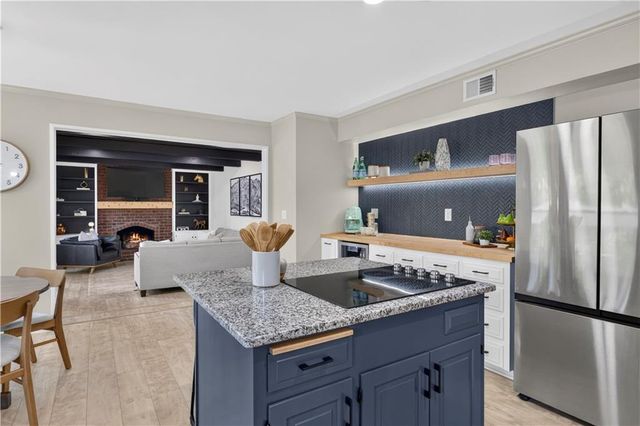 304 NW Aspen Street, Lee's Summit, MO 64064