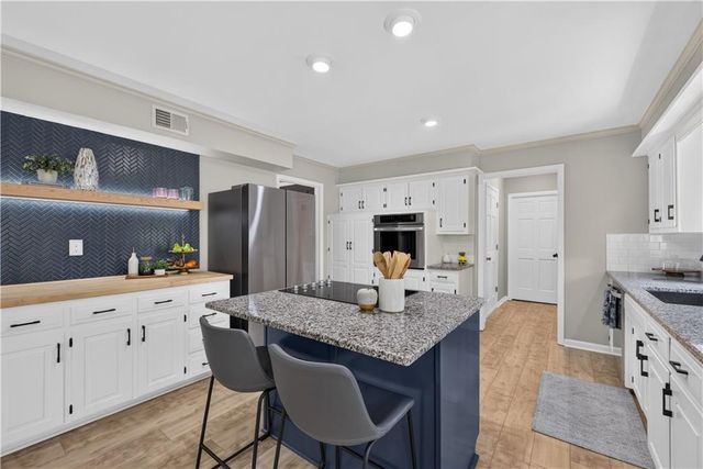304 NW Aspen Street, Lee's Summit, MO 64064