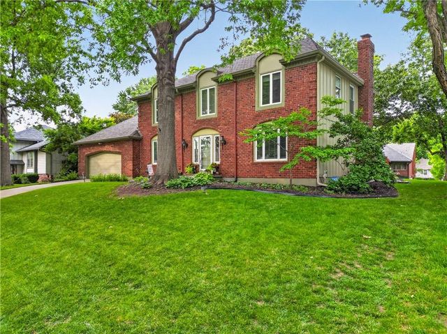 304 NW Aspen Street, Lee's Summit, MO 64064