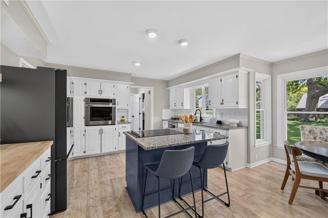 304 NW Aspen Street, Lee's Summit, MO 64064