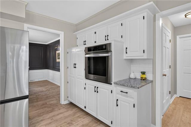 304 NW Aspen Street, Lee's Summit, MO 64064