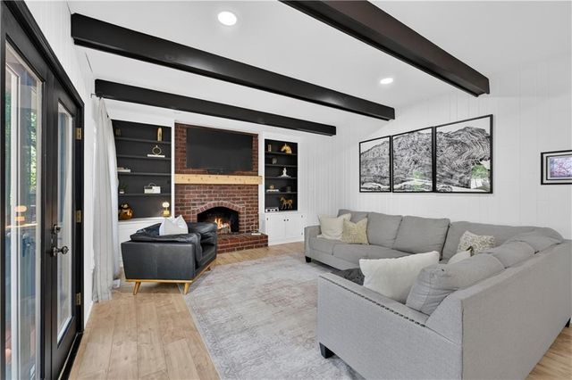 304 NW Aspen Street, Lee's Summit, MO 64064