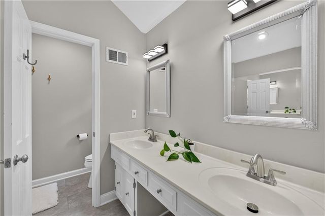 304 NW Aspen Street, Lee's Summit, MO 64064