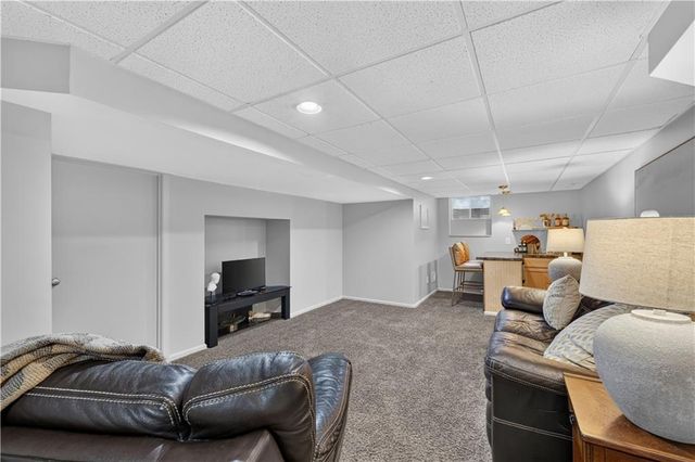 304 NW Aspen Street, Lee's Summit, MO 64064