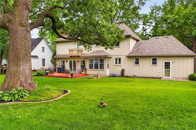 304 NW Aspen Street, Lee's Summit, MO 64064