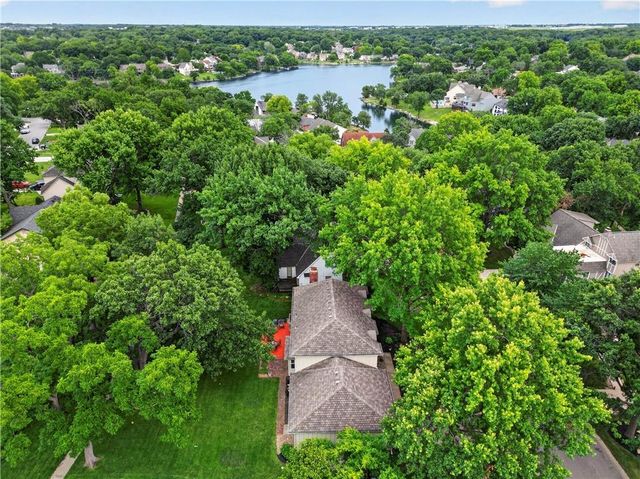 304 NW Aspen Street, Lee's Summit, MO 64064