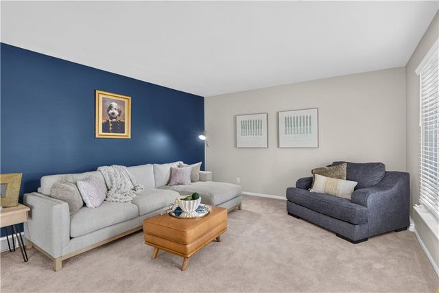 304 NW Aspen Street, Lee's Summit, MO 64064