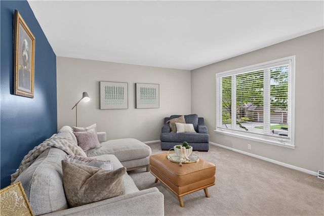 304 NW Aspen Street, Lee's Summit, MO 64064