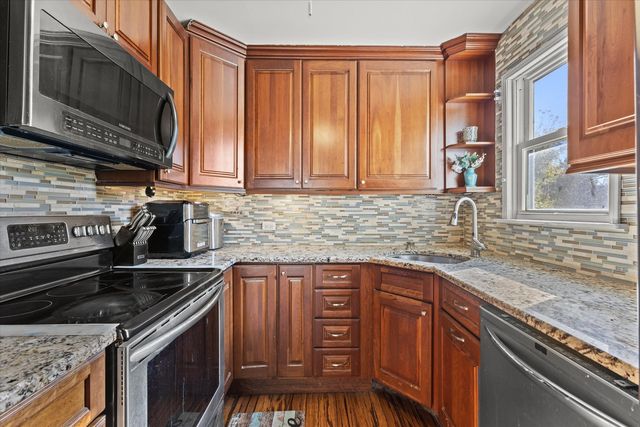 10241 W Bairstow Avenue, Beach Park, IL 60087