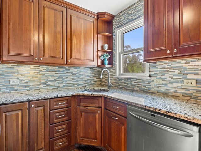 10241 W Bairstow Avenue, Beach Park, IL 60087