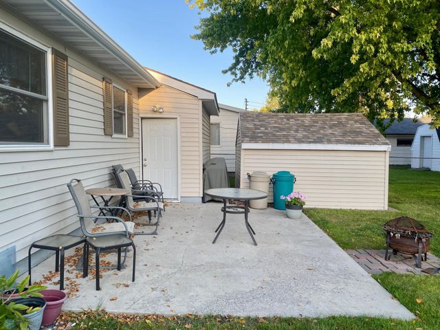 237 10th Avenue E, West Fargo, ND 58078