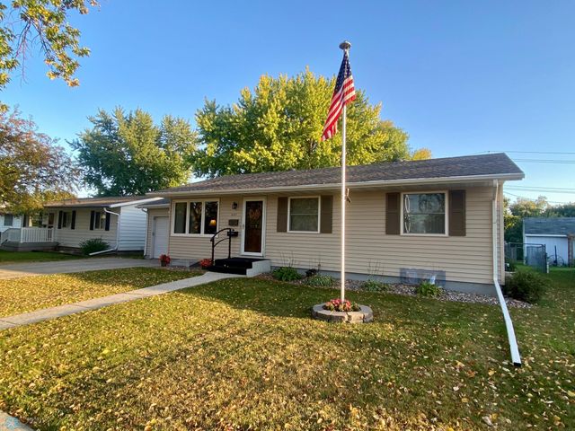 237 10th Avenue E, West Fargo, ND 58078