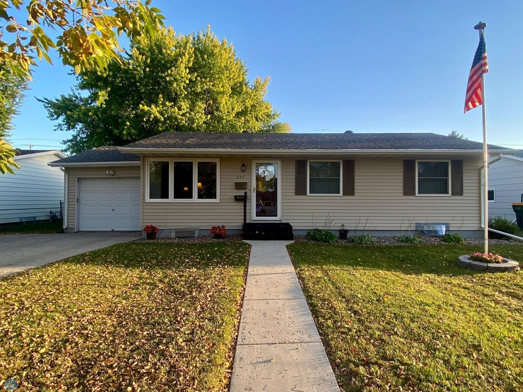237 10th Avenue E, West Fargo, ND 58078
