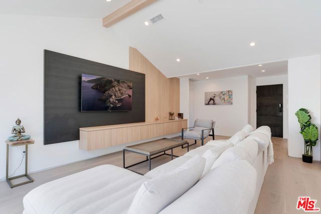 19602 Hamlin Street, Reseda (los Angeles), CA 91335