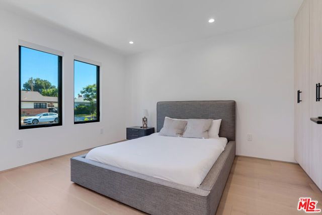 19602 Hamlin Street, Reseda (los Angeles), CA 91335