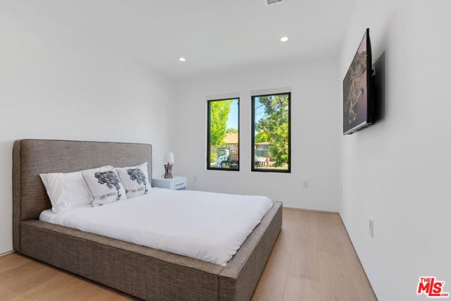 19602 Hamlin Street, Reseda (los Angeles), CA 91335