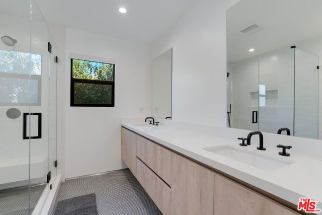 19602 Hamlin Street, Reseda (los Angeles), CA 91335