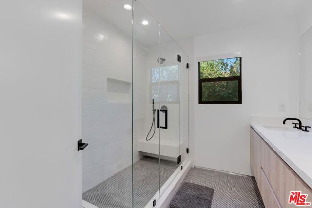 19602 Hamlin Street, Reseda (los Angeles), CA 91335