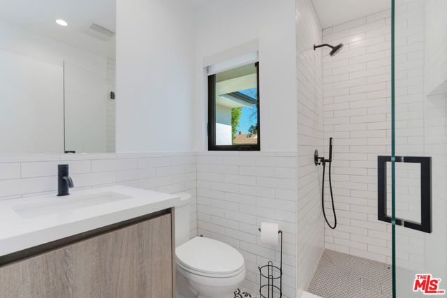 19602 Hamlin Street, Reseda (los Angeles), CA 91335