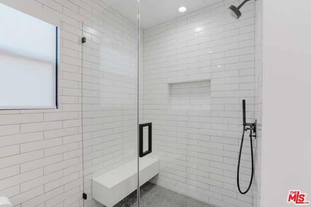 19602 Hamlin Street, Reseda (los Angeles), CA 91335
