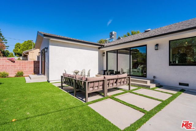 19602 Hamlin Street, Reseda (los Angeles), CA 91335