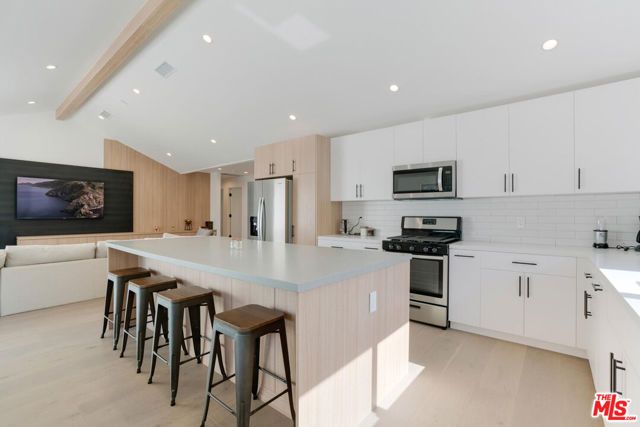 19602 Hamlin Street, Reseda (los Angeles), CA 91335