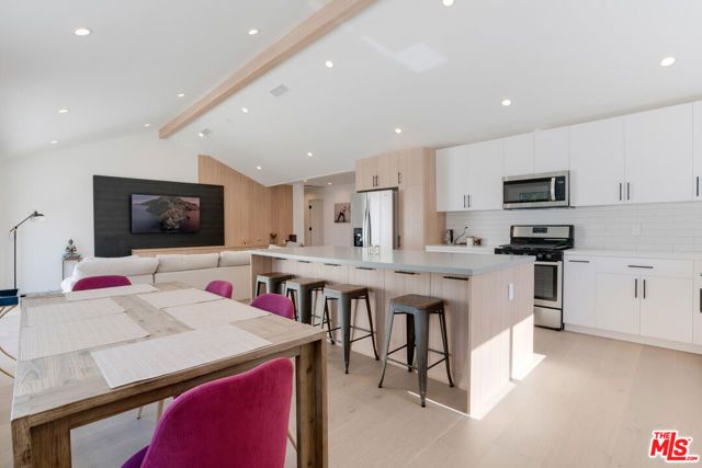 19602 Hamlin Street, Reseda (los Angeles), CA 91335