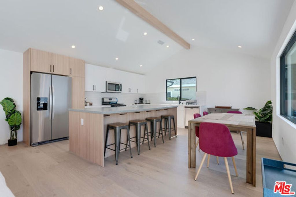 19602 Hamlin Street, Reseda (los Angeles), CA 91335