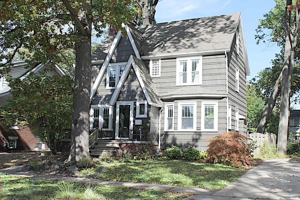 3 Fairwood Boulevard, Pleasant Ridge, MI 48069