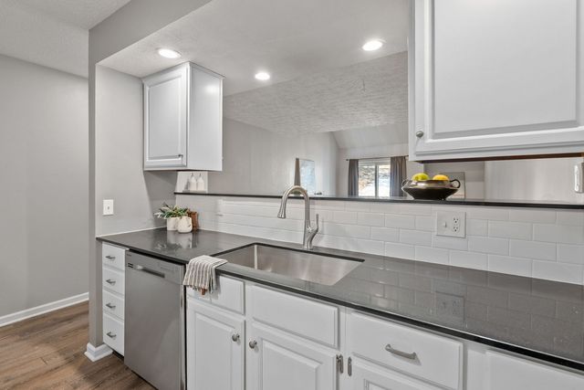 3558 N WILLOW Court, Bettendorf, IA 52722