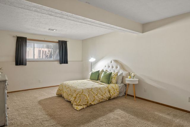 3558 N WILLOW Court, Bettendorf, IA 52722