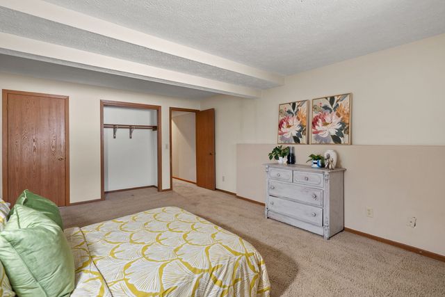 3558 N WILLOW Court, Bettendorf, IA 52722