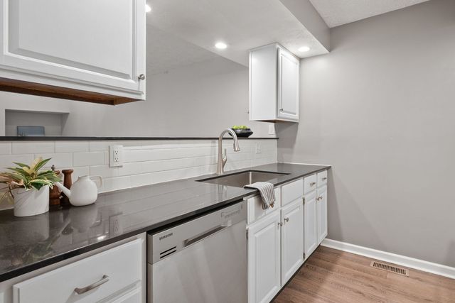 3558 N WILLOW Court, Bettendorf, IA 52722