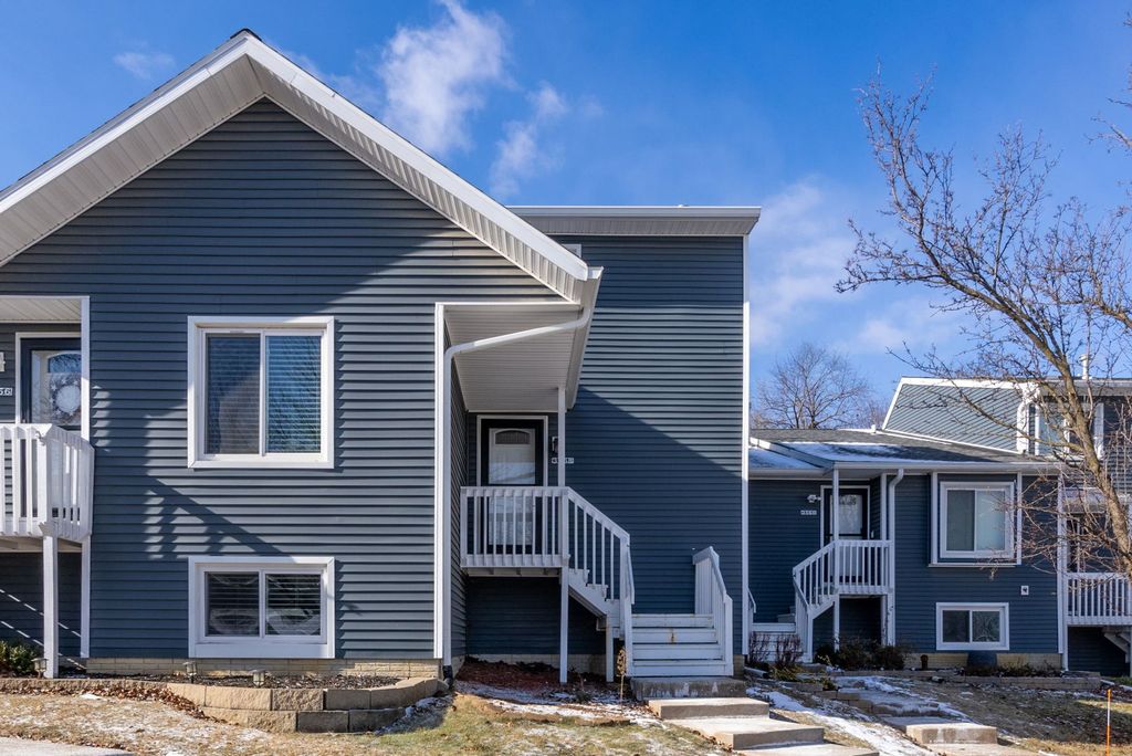 3558 N WILLOW Court, Bettendorf, IA 52722