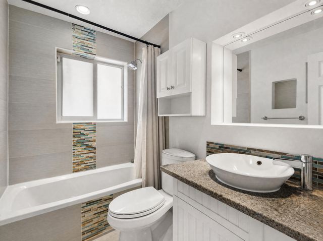 330 SE 10th Street, Pompano Beach, FL 33060
