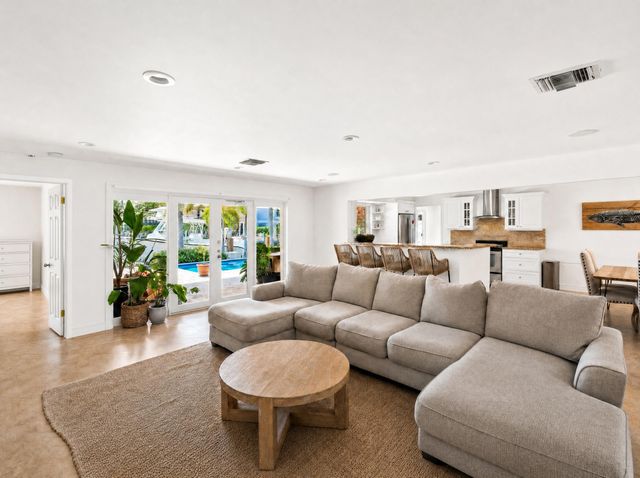 330 SE 10th Street, Pompano Beach, FL 33060